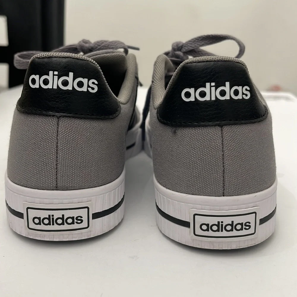 ADIDAS DAILY DOVE GREY 3.0 CASUAL SNEAKERS MENS-BOYS SIZE 6.5. WOMANS SIZE 8 - Picture 3 of 16